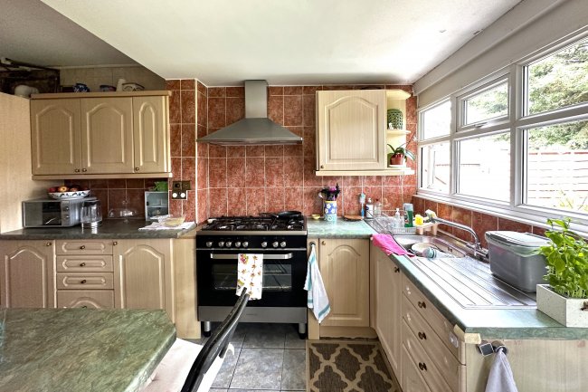 80 Russell Road, Enfield, EN1 4TP 8