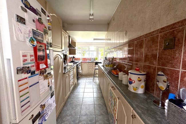 80 Russell Road, Enfield, EN1 4TP 8