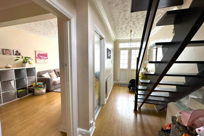 80 Russell Road, Enfield, EN1 4TP 8