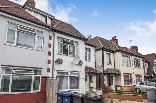 70B Brentmead Place, London, NW11 9LJ 7