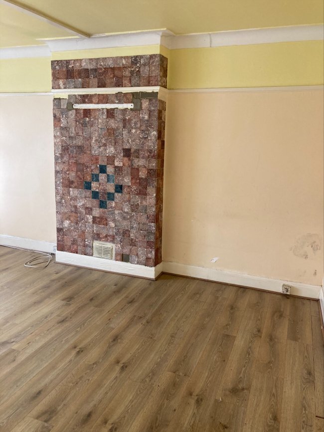 70B Brentmead Place, London, NW11 9LJ 7