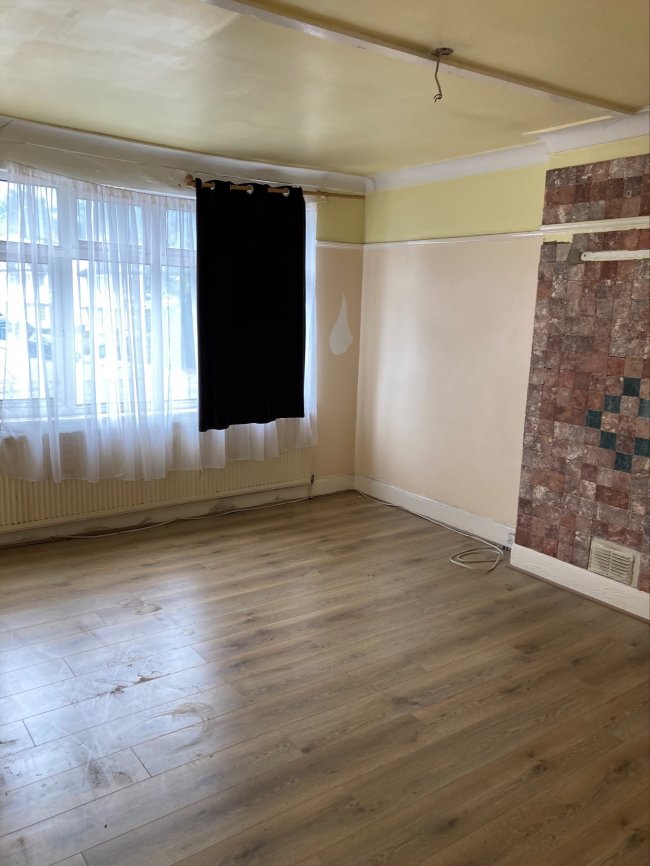 70B Brentmead Place, London, NW11 9LJ 7