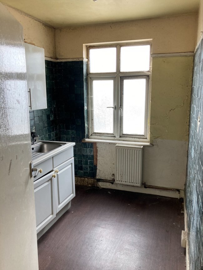 70B Brentmead Place, London, NW11 9LJ 7