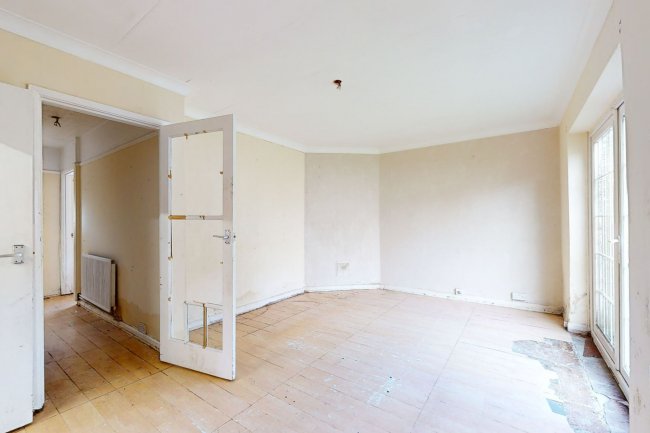 2 Buckingham Avenue, Croydon, CR7 8AS 4