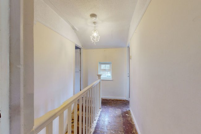 2 Buckingham Avenue, Croydon, CR7 8AS 4