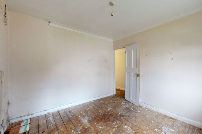 2 Buckingham Avenue, Croydon, CR7 8AS 4