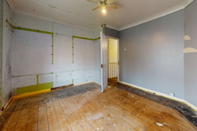 2 Buckingham Avenue, Croydon, CR7 8AS 4