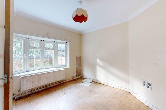 2 Buckingham Avenue, Croydon, CR7 8AS 4