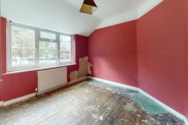 2 Buckingham Avenue, Croydon, CR7 8AS 4