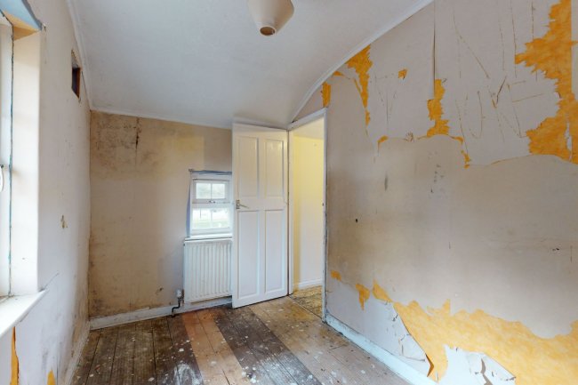 2 Buckingham Avenue, Croydon, CR7 8AS 4