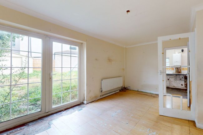 2 Buckingham Avenue, Croydon, CR7 8AS 4