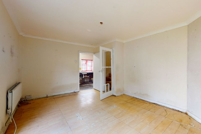 2 Buckingham Avenue, Croydon, CR7 8AS 4