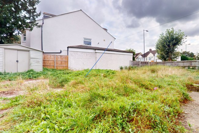 2 Buckingham Avenue, Croydon, CR7 8AS 4