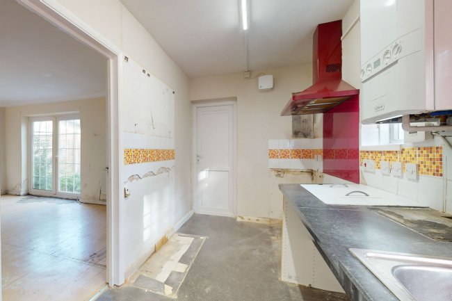 2 Buckingham Avenue, Croydon, CR7 8AS 4