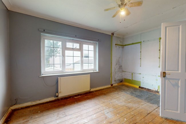 2 Buckingham Avenue, Croydon, CR7 8AS 4