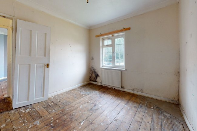 2 Buckingham Avenue, Croydon, CR7 8AS 4