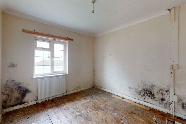 2 Buckingham Avenue, Croydon, CR7 8AS 4