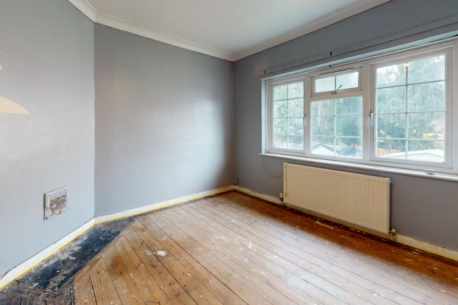 2 Buckingham Avenue, Croydon, CR7 8AS 4