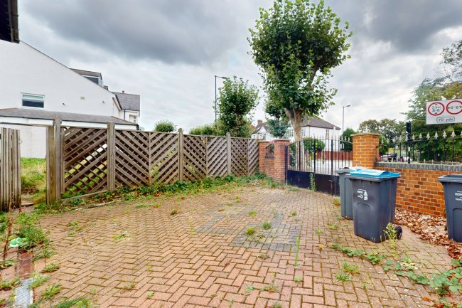 2 Buckingham Avenue, Croydon, CR7 8AS 4