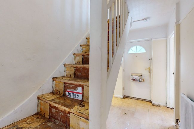 2 Buckingham Avenue, Croydon, CR7 8AS 4