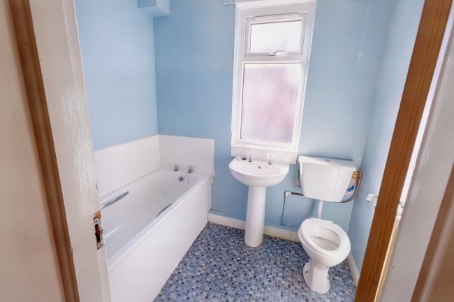 12A & 12B Conway Drive, Leeds, LS8 5JG 6