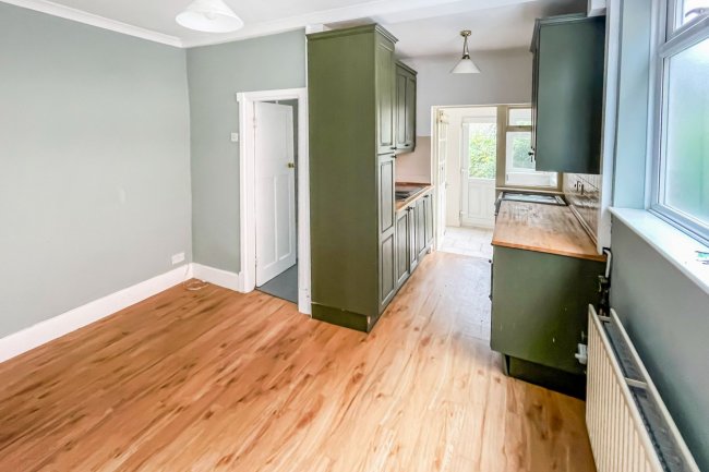 8 Abingdon Road, West Bridgford, Nottingham, NG2 5JR 7