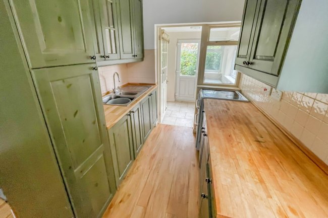 8 Abingdon Road, West Bridgford, Nottingham, NG2 5JR 7