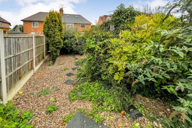 8 Abingdon Road, West Bridgford, Nottingham, NG2 5JR 7