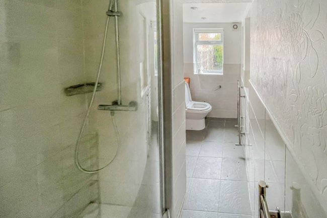 8 Abingdon Road, West Bridgford, Nottingham, NG2 5JR 7