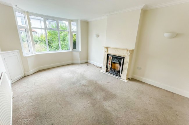 8 Abingdon Road, West Bridgford, Nottingham, NG2 5JR 7