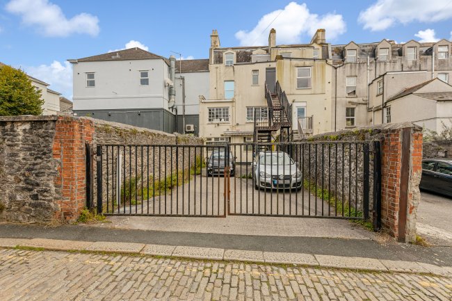 34 Mutley Plain, Plymouth, PL4 6LD 2