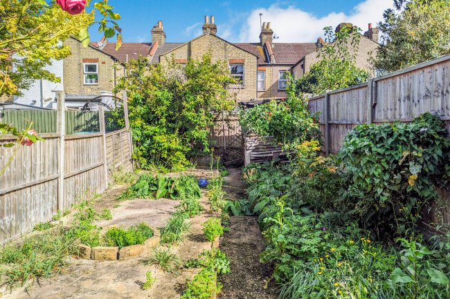 19 Tankerton Terrace, Mitcham Road, Croydon, Surrey CR0 3HJ 2