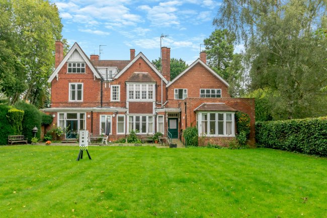 Langholm, 1 Langholm Close, Beverley HU17 7DH 9