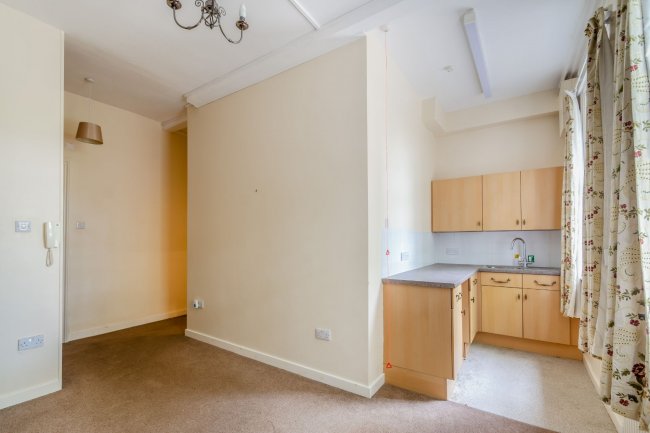 Langholm, 1 Langholm Close, Beverley HU17 7DH 9