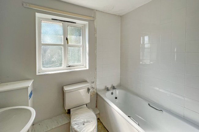 3 Breech Close, Portsmouth, PO3 5QR 9