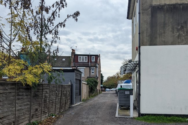 203 High Street, Penge, London, SE20 7PF 4