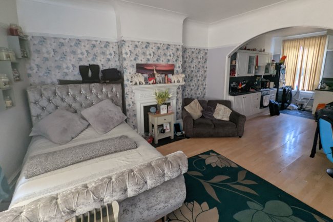 203 High Street, Penge, London, SE20 7PF 4