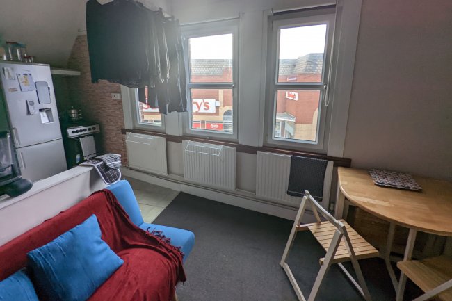 203 High Street, Penge, London, SE20 7PF 4