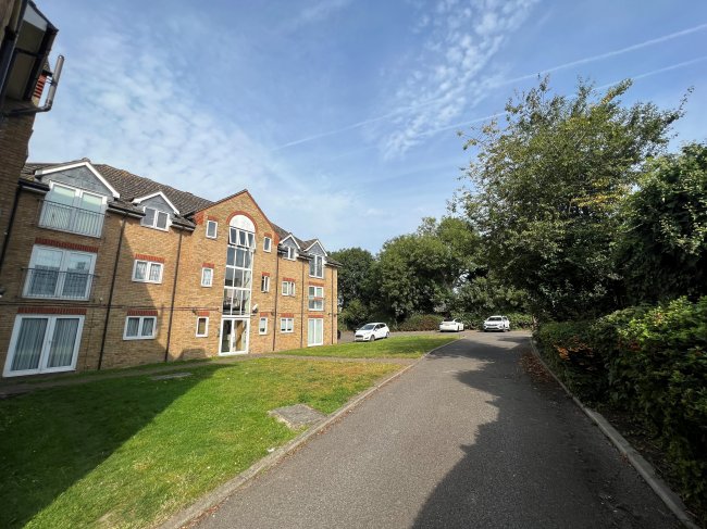 Flat 11, Grove Court, 258 Hornchurch Road, Essex, RM11 1QA 6