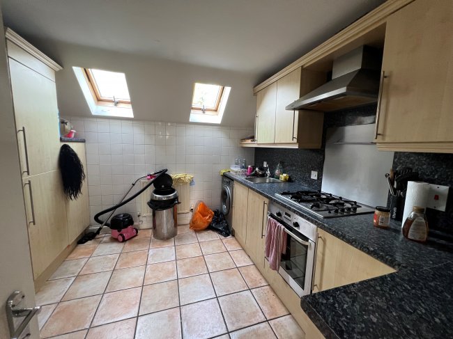 Flat 11, Grove Court, 258 Hornchurch Road, Essex, RM11 1QA 6