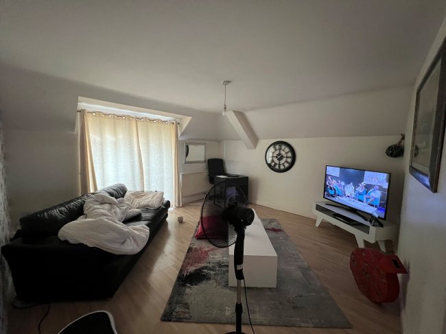 Flat 11, Grove Court, 258 Hornchurch Road, Essex, RM11 1QA 6