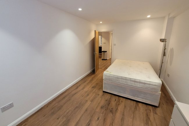 6 The Grampians, Shepherds Bush Road, Shepherds Bush, London, W6 7LN 1