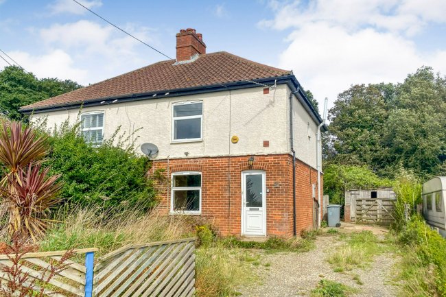 3 Wood Lane, Buckenham, NR13 4HG 5