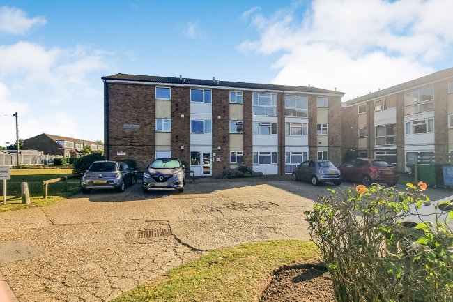 33 Colne Court, Tilbury, Essex, RM18 8RE 3