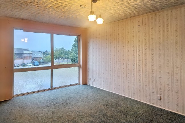 33 Colne Court, Tilbury, Essex, RM18 8RE 3