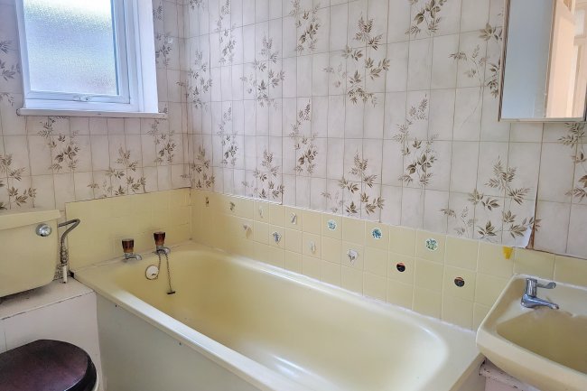 33 Colne Court, Tilbury, Essex, RM18 8RE 3