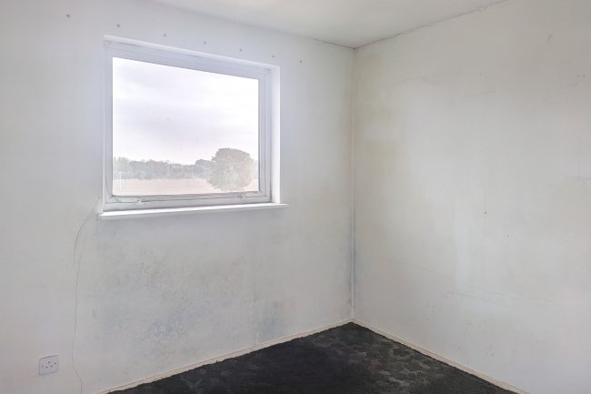 33 Colne Court, Tilbury, Essex, RM18 8RE 3