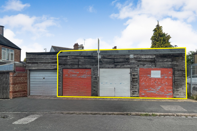 Garages 1-3 West Parade, Dunstable, Bedfordshire, LU6 1EN 3