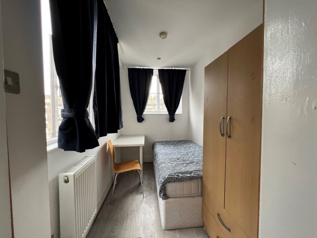 17 Derby Lodge, Britannia Street, London, WC1X 9BP 5