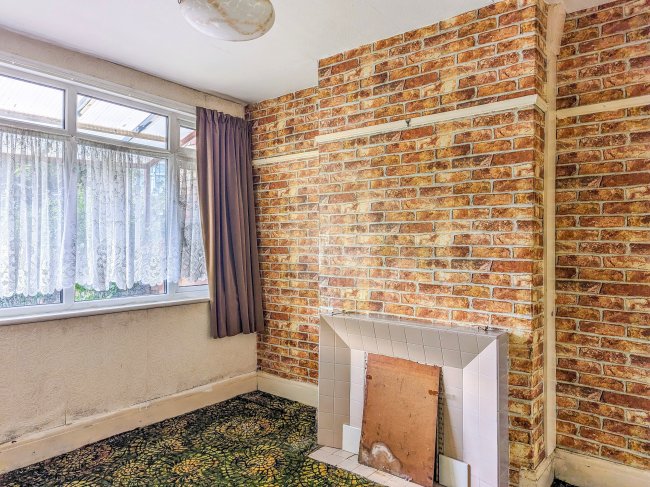 102 Petersfield Road, Staines-upon-thames, Middlesex, TW18 1DL 6